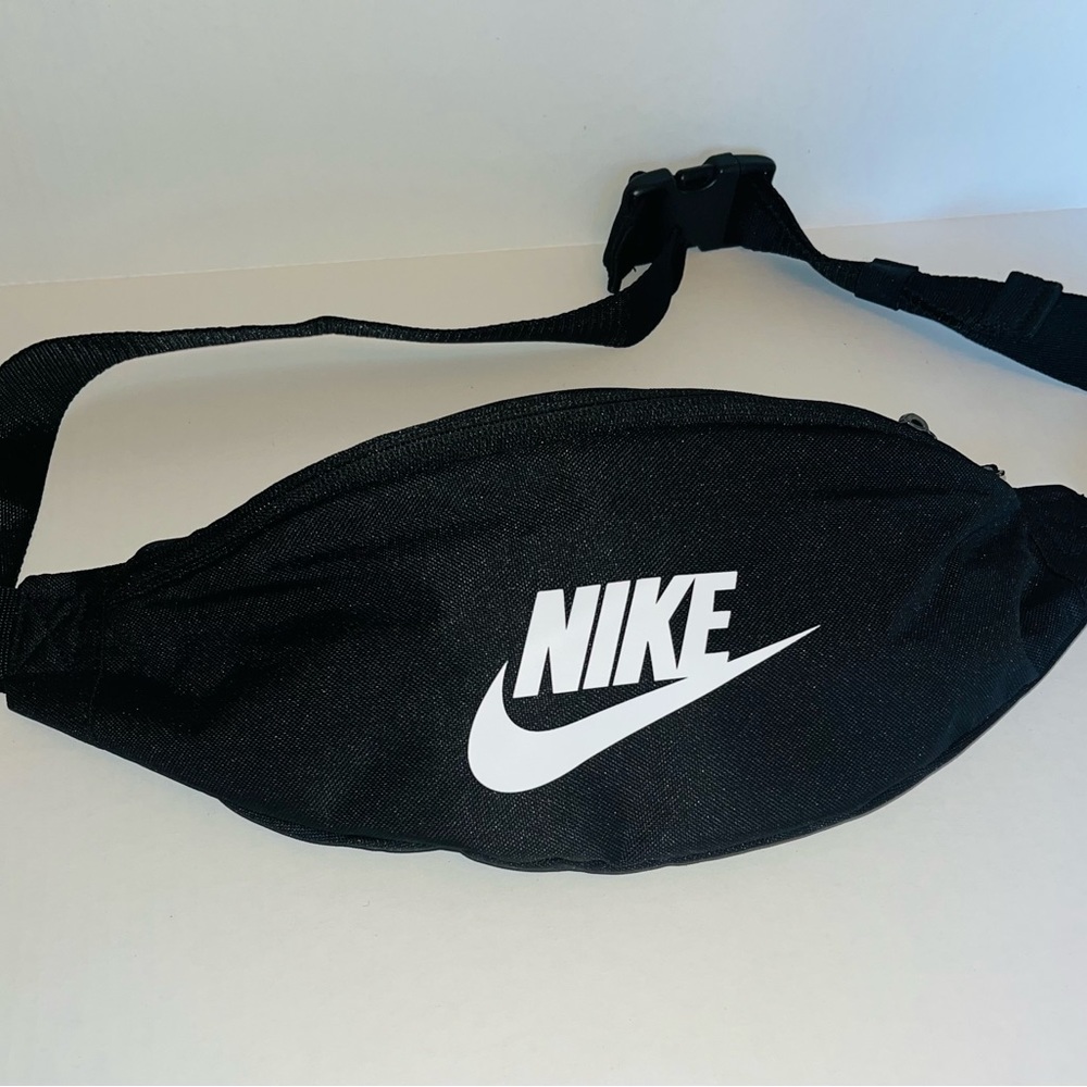 Nike Heritage LOGO Black and White Belt Waist Fanny Pack
